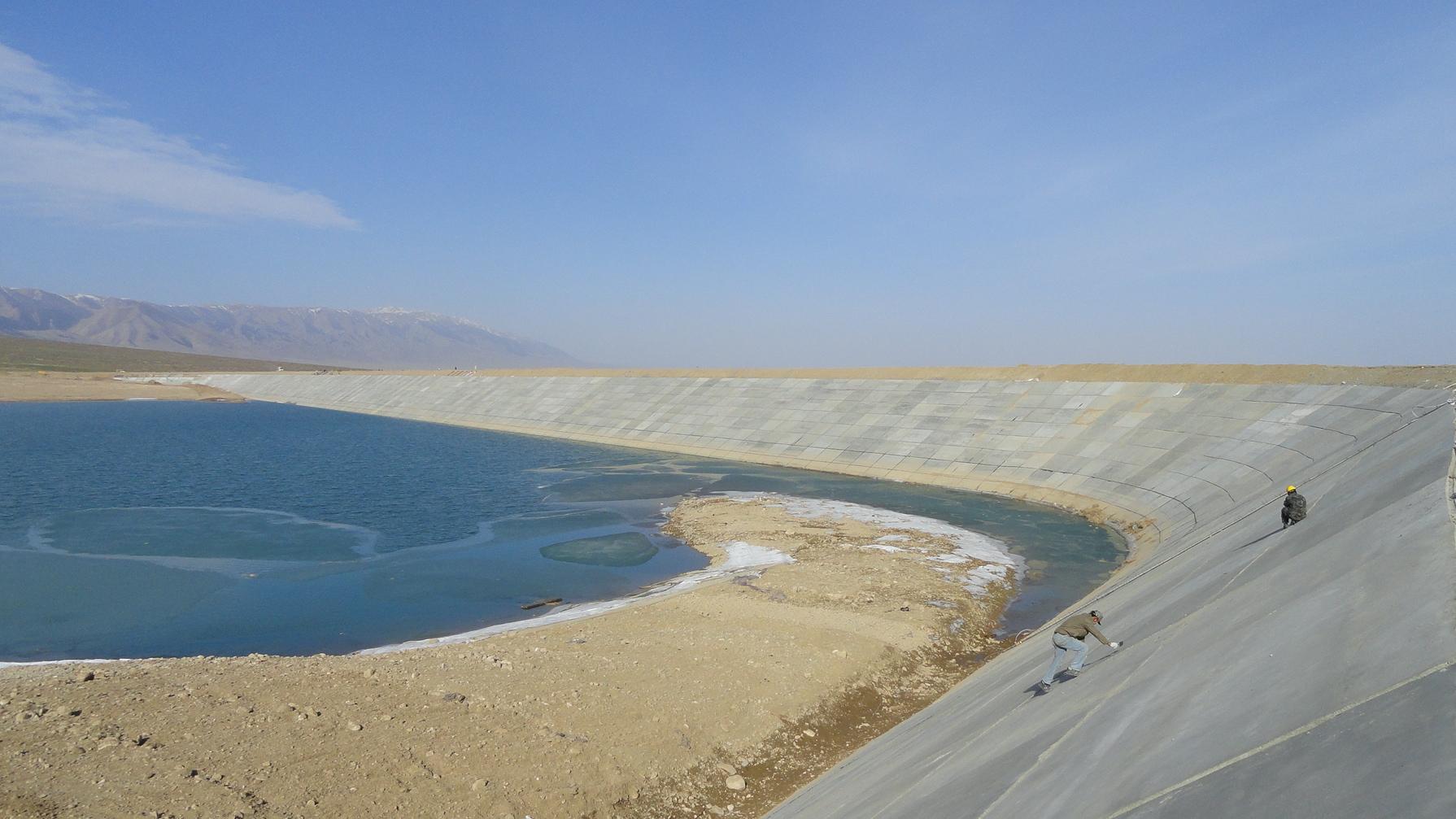 哈密巴里坤西黑溝水庫大壩面板伸縮縫處理工程