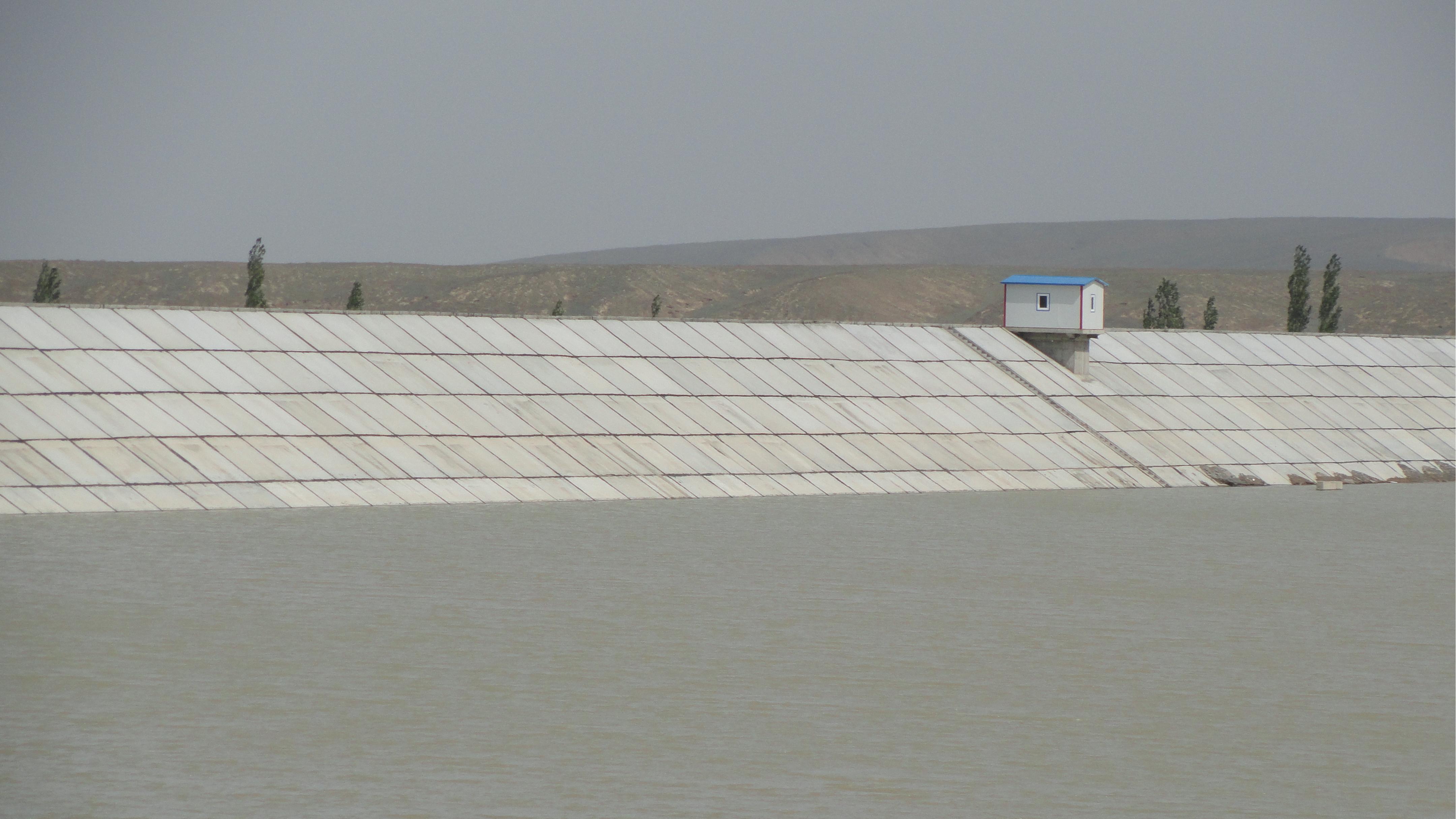 新疆農(nóng)八師牛圈子水庫面板伸縮縫嵌縫工程